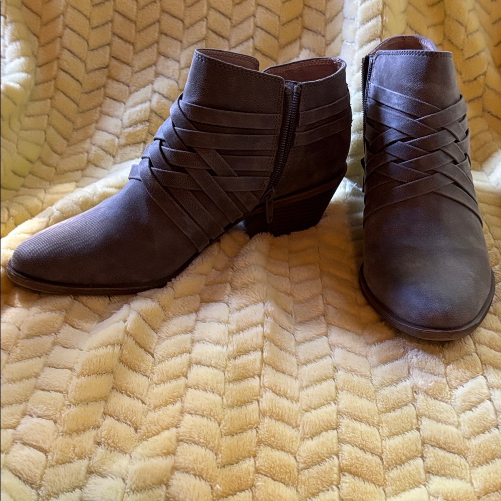 Chic Crisscross Ankle Boots